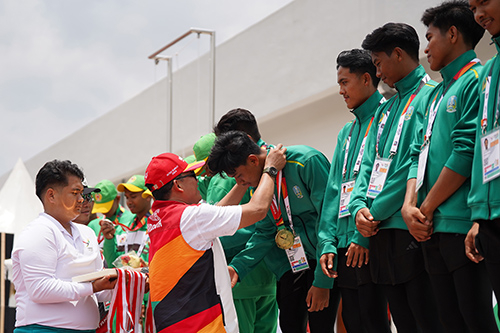 Raih Emas, Atlet Drumband Jawa Timur Diguyur Bonus