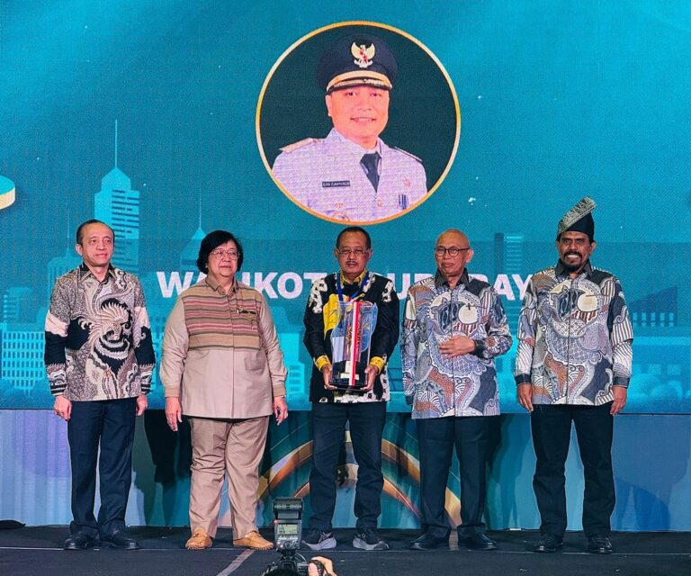 Sembilan Kali Berturut, Wali Kota Eri Cahyadi Raih Penghargaan Nirwasita Tantra dari KLHK RI