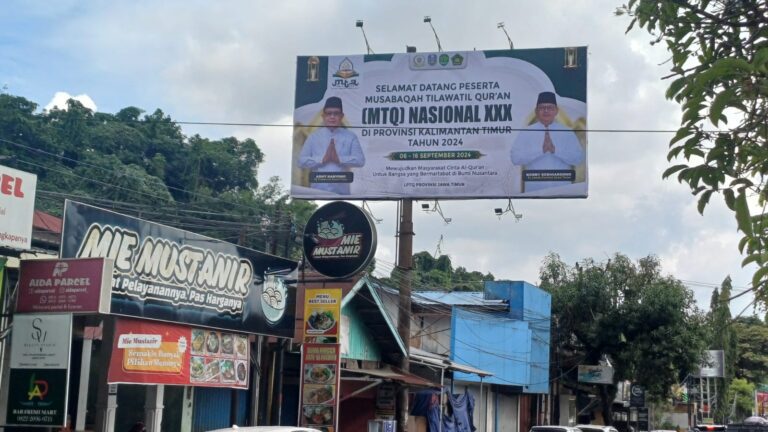 Baliho Raksasa Pj Gubernur dan Pj Sekdaprov Jatim Sambut Kafilah MTQ Nasional XXX di Samarinda