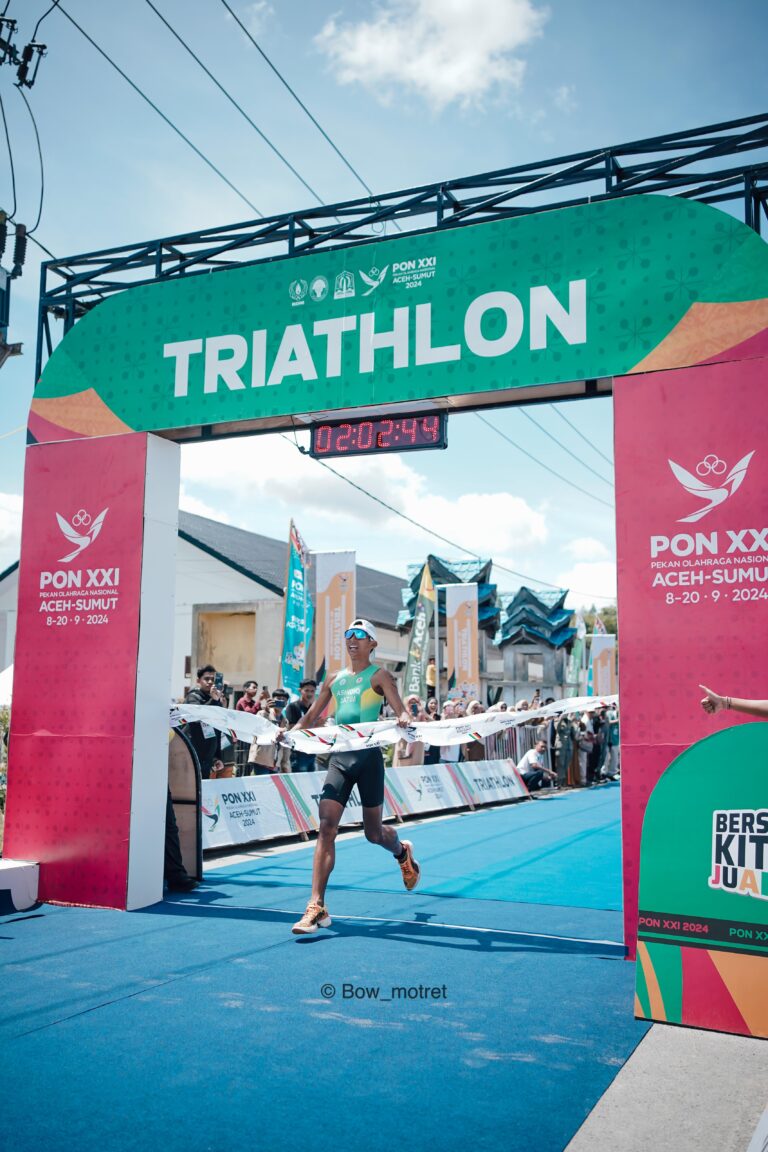 Kejutan, Noval Raih Emas Triathlon