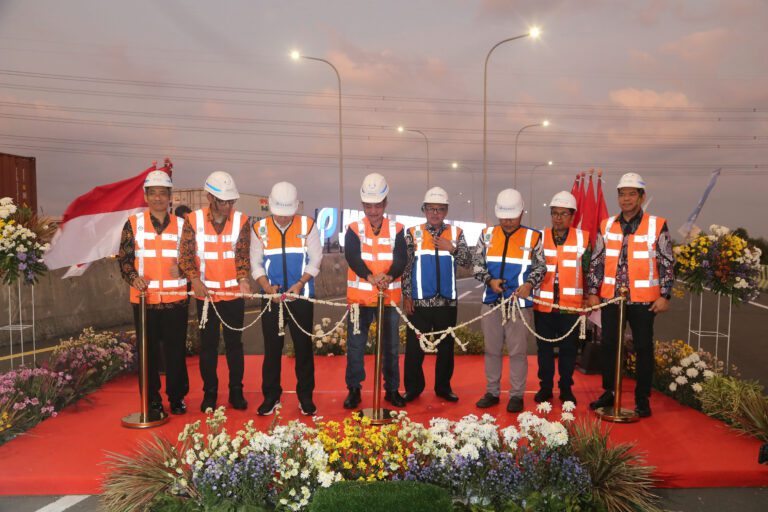 Wali Kota Eri Resmikan Flyover Teluk Lamong, Dukung Kelancaran Logistik dan Pertumbuhan Ekonomi Masyarakat Surabaya