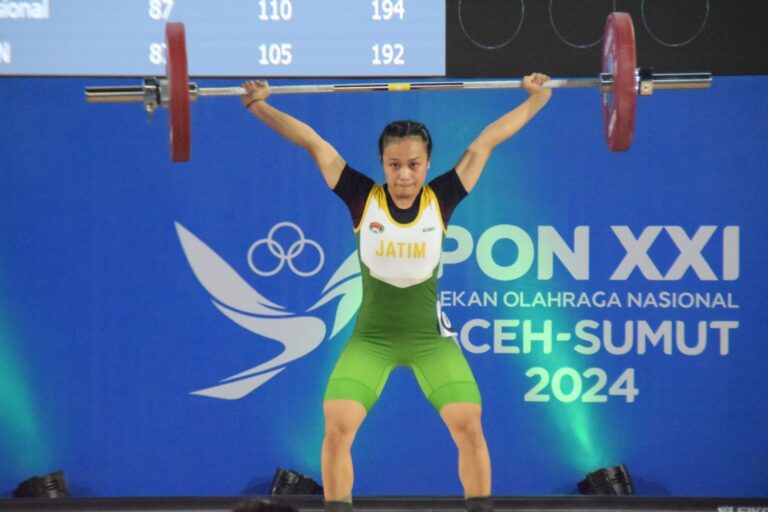 Luluk Diana Sabet Emas Angkat Besi di PON 2024