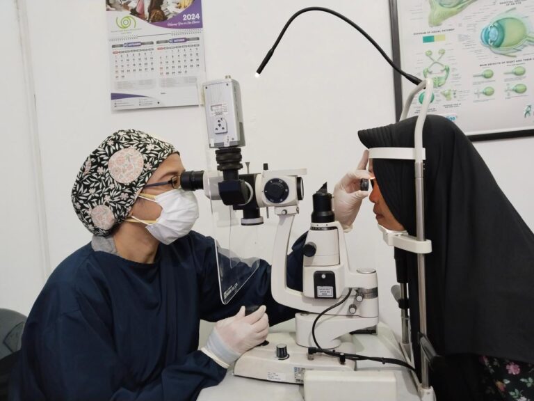 Senangnya Suprapti Dapat Operasi Vitrektomi dari Pemprov Jatim, Pj. Gubernur Adhy: Kami Respon Cepat Amanah Presiden