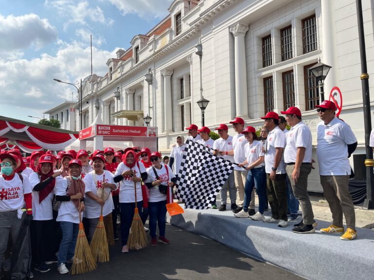 Dukung Wisata Surabaya, Kadin Bersama Warga Bersih-bersih Kota Lama