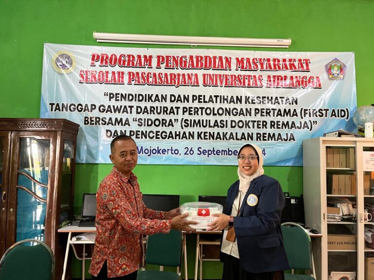 Pendidikan dan Pelatihan Kesehatan di SMPN 1 Gondang oleh Sekolah Pascasarjana UNAIR