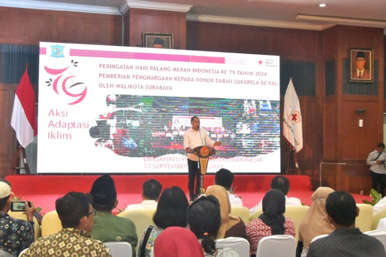 Pemkot Surabaya Beri Penghargaan Pendonor Darah yang Sudah 50 Kali, Wali Kota Eri: Rasa Terima Kasih Kepada Pahlawan Kemanusian