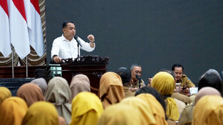 Ubah Mindset Camat-Lurah, Wali Kota Eri Tekankan Transformasi Layanan Publik dan Prioritaskan Kebutuhan Warga