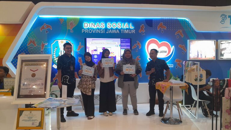 Dinsos Jawa Timur Hadirkan Stan Bertajuk ‘Tuli Berkarya, Tuli Mendunia’ di Jatim Fest 2024