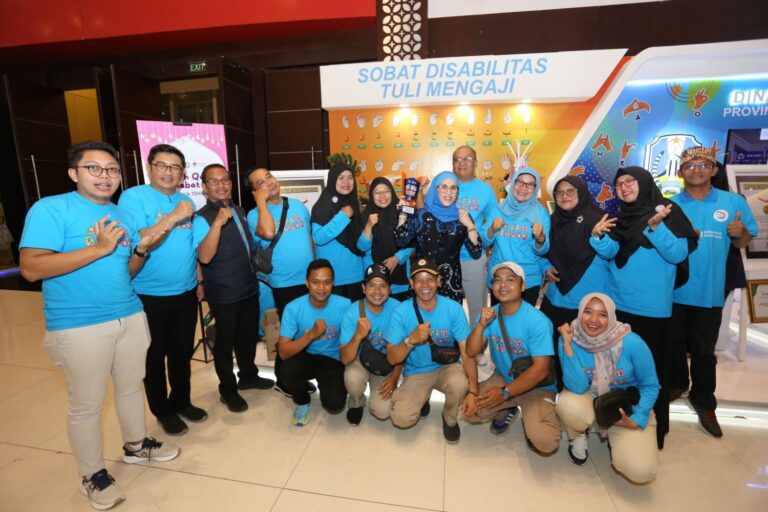 Penutupan Jatim Fest 2024, Stan Dinsos Jatim Raih Penghargaan ‘Best of The Best Product Demonstration’