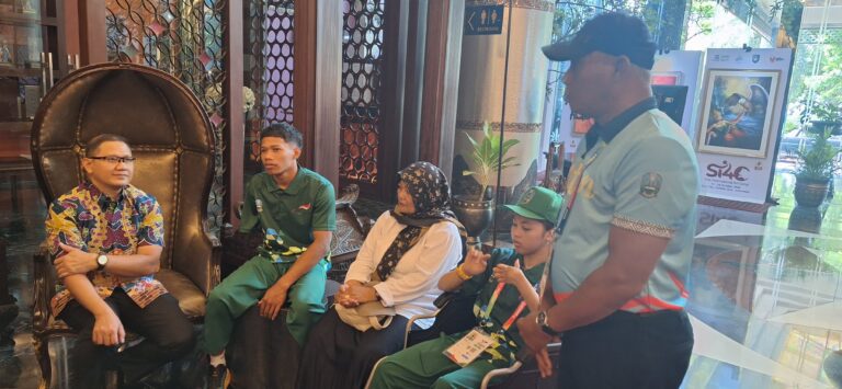 Raih Tiga Medali Emas di Peparnas XVII di Solo, Pj Wali Kota Batu Beri Bonus Rp 18 Juta kepada Joko Mulyono