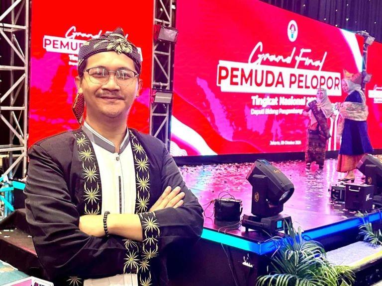 Jadi Inspirasi, Alumni FIB UNAIR Raih Juara 1 Pemuda Pelopor Provinsi