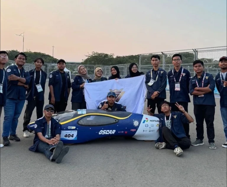 Tampil Perdana, EV-OS UNAIR Jadi Mobil Terestetik dalam Kompetisi Mobil Hemat Energi