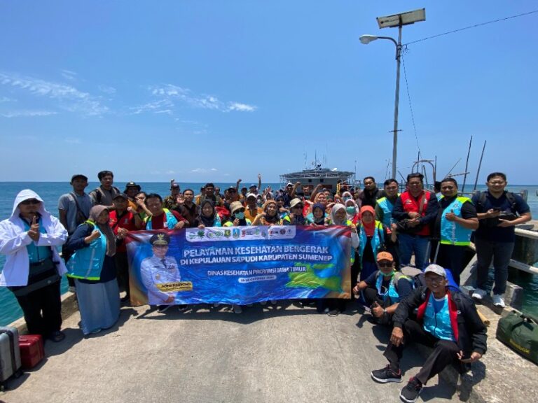 Pelayanan Kesehatan Gratis : Tim Yankes Bertolak dari Pelabuhan Kalianget ke Pulau Sapudi