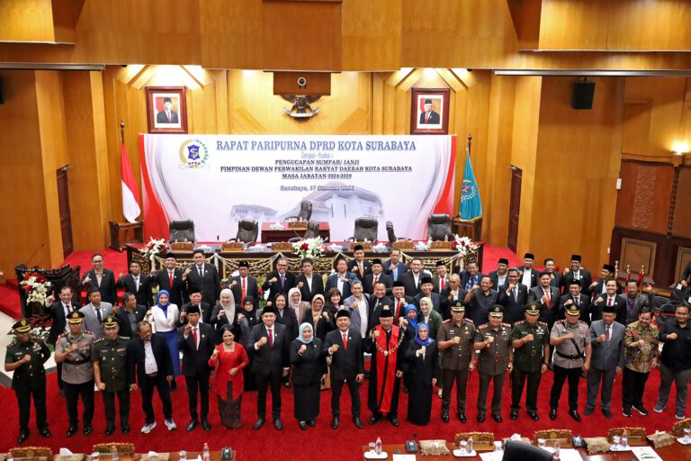 PJs Wali Kota Surabaya Hadiri Pelantikan,Pimpinan Definitif DPRD Kota Surabaya Periode 2024-2029