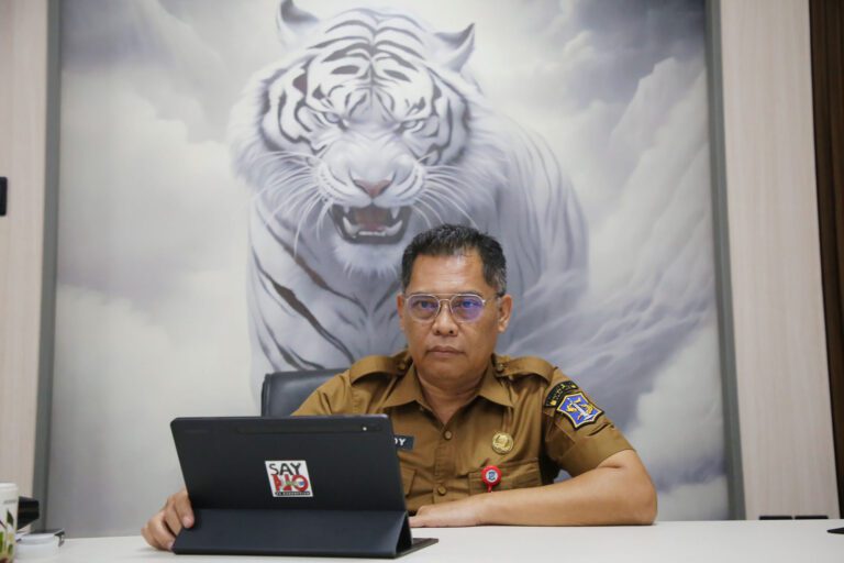 Pemkot Surabaya Luncurkan Layanan Integrasi Pendidikan dan Kependudukan Lewat Program Nasi Ikan