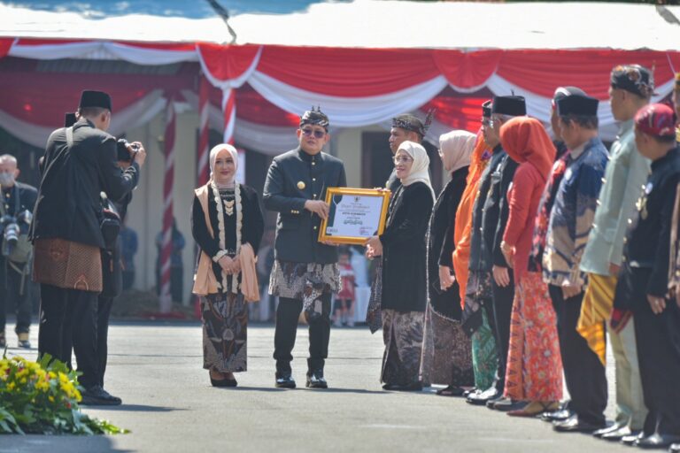 Di HUT ke-79 Jatim, Kota Surabaya Berhasil Raih Juara Umum Syariah Award 2024