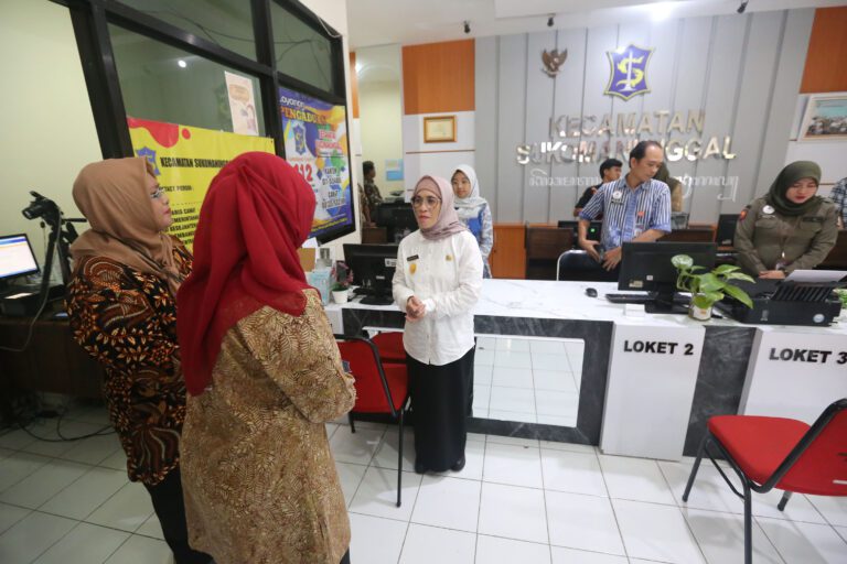 Tinjau Kantor Kecamatan dan Kelurahan, PJs Wali Kota Surabaya Pastikan Persiapan Pilkada Serentak 2024