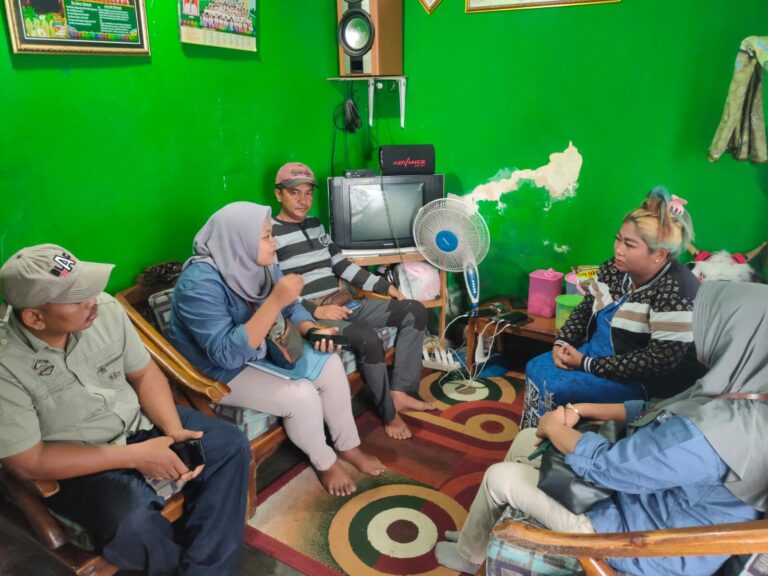 UPT PPSAA Trenggalek Lakukan Kunjungan Rumah ke Keluarga Penerima Manfaat di Kota Batu