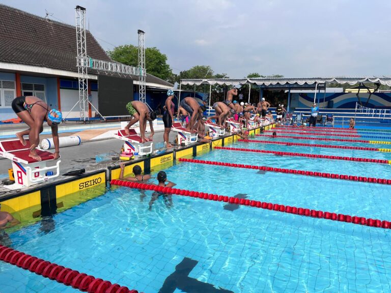 Atlet Renang NPCI Jatim Lakukan Latihan Terakhir di IntanPari Water Park