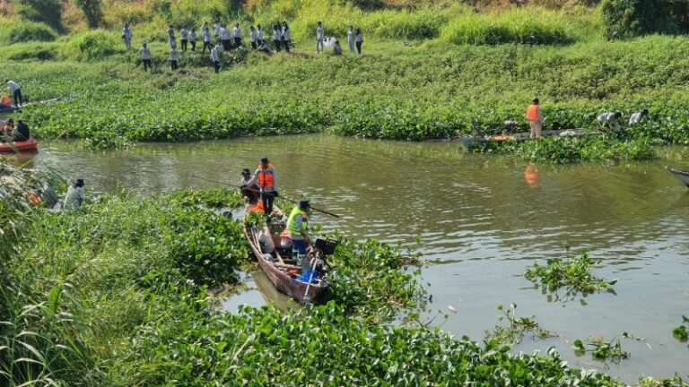 Perum Jasa Tirta Gelar Aksi Bersih Sungai Wonokromo