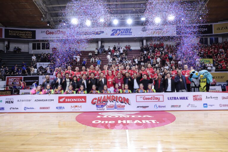 Putra Sinlui dan Putri Gloria Pertahankan Gelar sebagai Raja dan Ratu Basket Jatim