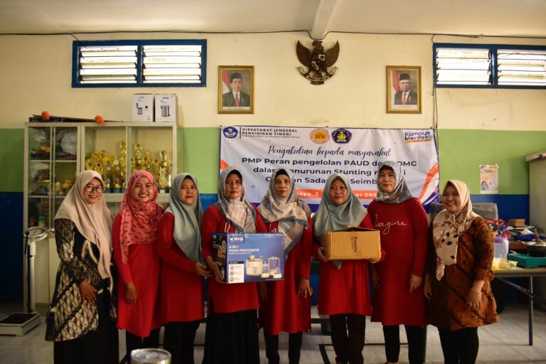 Dosen STIKIP BIM, Guru, dan Orang Tua Bersinergi Turunkan Stunting Melalui Gerakan Sadar Gizi Seimbang di PPT Bunga Teratai