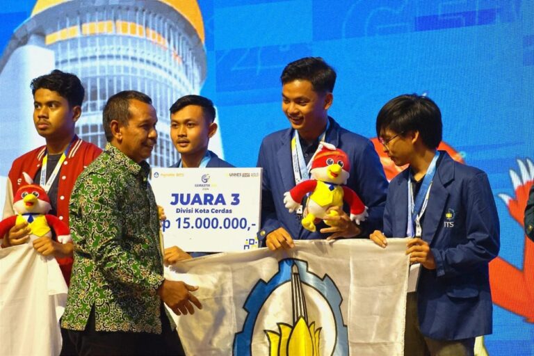Mahasiswa ITS Integrasikan Fitur Layanan Kota Cerdas Lewat Visionaries