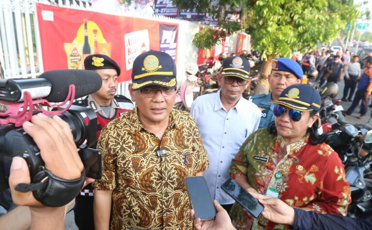 Amankan 2 Jukir Liar, Dishub Surabaya Gembok Puluhan Motor di Depan Grand City Mall