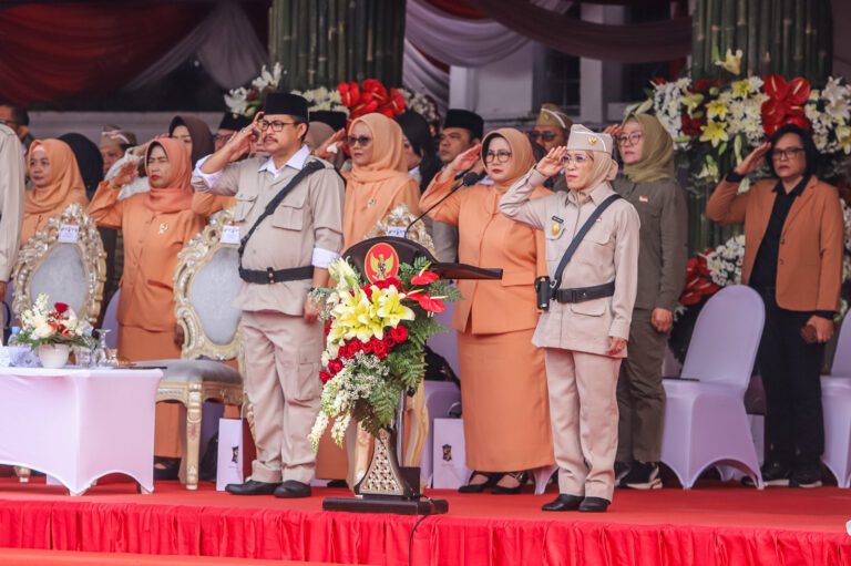 Gelar Upacara-Ziarah Nasional, PJs Wali Kota Restu Novi Ajak Warga Surabaya Teruskan Perjuangan Para Pahlawan