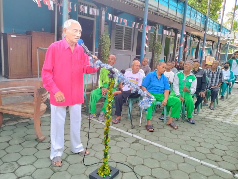 PM Lansia Pemprov Jatim-UPT PSTW Banyuwangi Adakan Lomba Puisi untuk Memperingati Hari Pahlawan