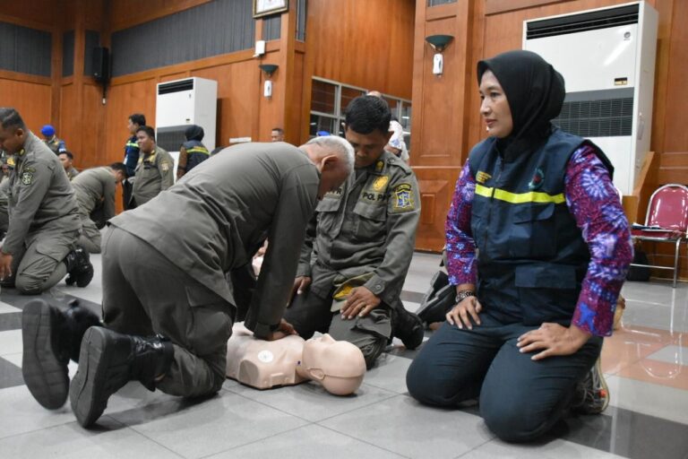 Satpol PP Surabaya Tingkatkan Kesiapsiagaan Pertolongan Pertama Henti Jantung