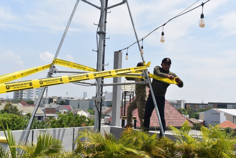 Pemkot Surabaya Segel Tower Telekomunikasi Tak Kantongi Izin