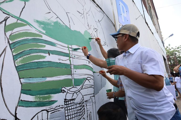 Pemkot Surabaya-WRI Indonesia Percantik Kalimas Timur dengan Mural