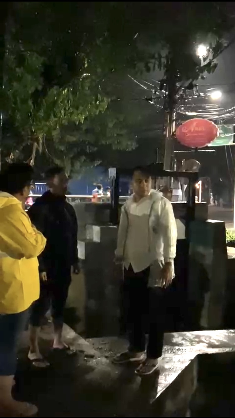 Surabaya Diguyur Hujan Deras, Wali Kota Eri Cahyadi Pilih Sidak Saluran daripada Pantau Penghitungan Suara