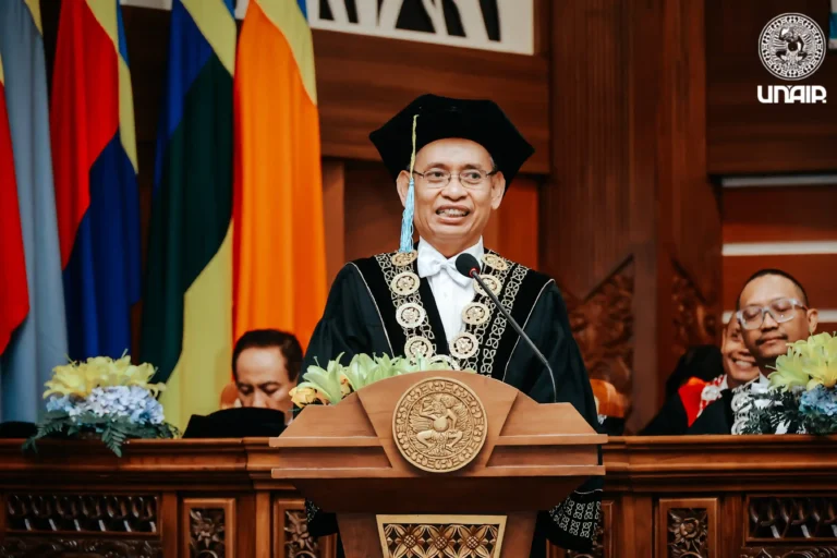 Rektor UNAIR Tekankan Strategi EMAS pada Sidang Dies Natalis ke 70 dan Lustrum XIV