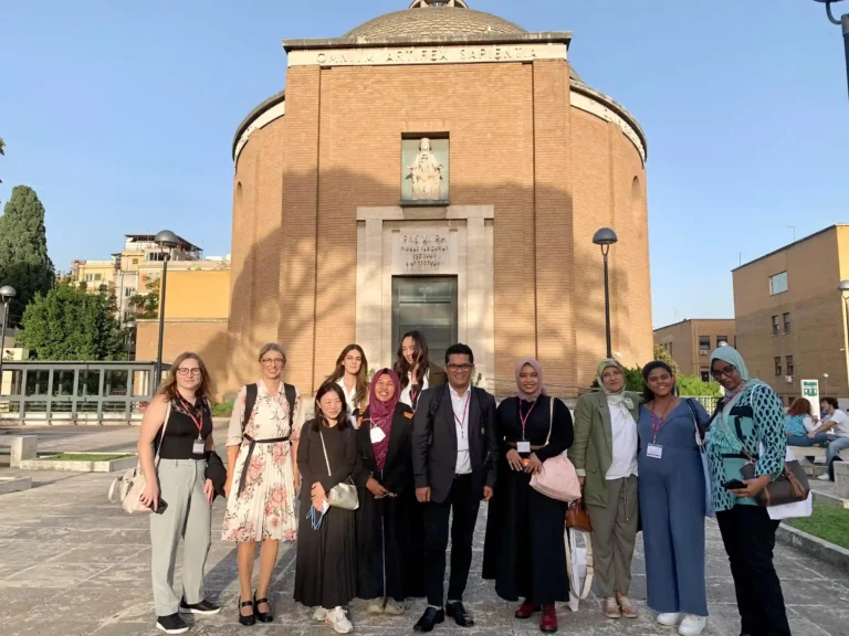 Perkuat Jaringan Internasional, Staf UNAIR Ikuti Sapienza Staff Week di Italia