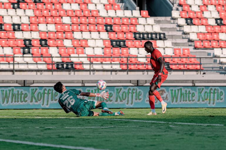Hasil Liga 1: Persebaya Tundukkan PSIS 1-0, Puncaki Klasemen Sementara