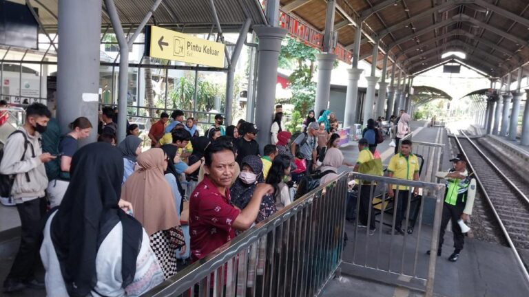 Tiket KA Periode Libur Natal & Tahun Baru 2025 Bisa Dipesan 45 Hari Sebelum Keberangkatan