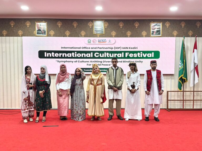 Mahasiswa dari Sepuluh Negara Meriahkan Festival Budaya Internasional di IAIN Kediri