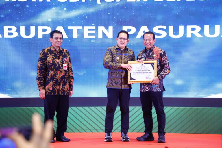 Peringatan HKN 2024, Pj. Gubernur Jatim Komitmen Tingkatkan Kualitas Kesehatan Masyarakat