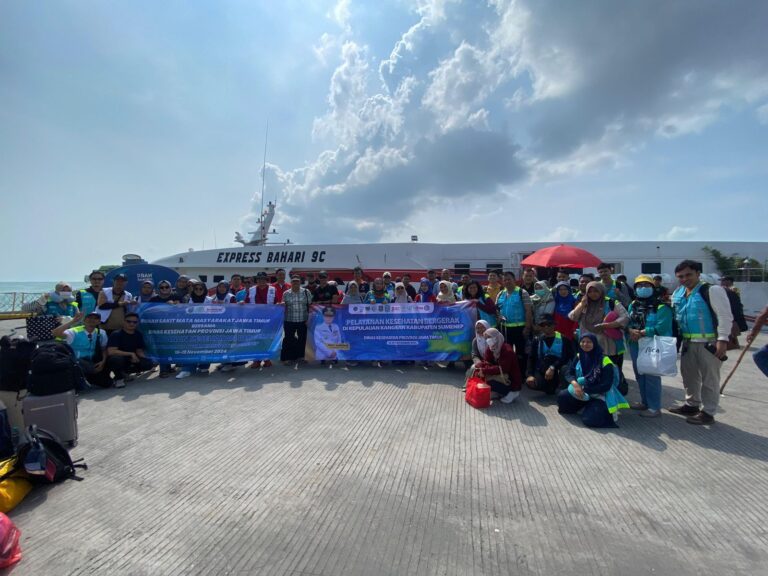 Hari Kesehatan Nasional Ke-60, Pj. Gubernur Adhy Apresiasi Tim Yankes Bergerak Layani 1.067 Masyarakat Pulau Kangean