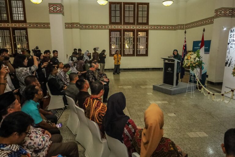 Rayakan 75 Tahun Hubungan Diplomatik Australia-Indonesia, Pameran “Two Nations: a Friendship is Born” Digelar di Surabaya