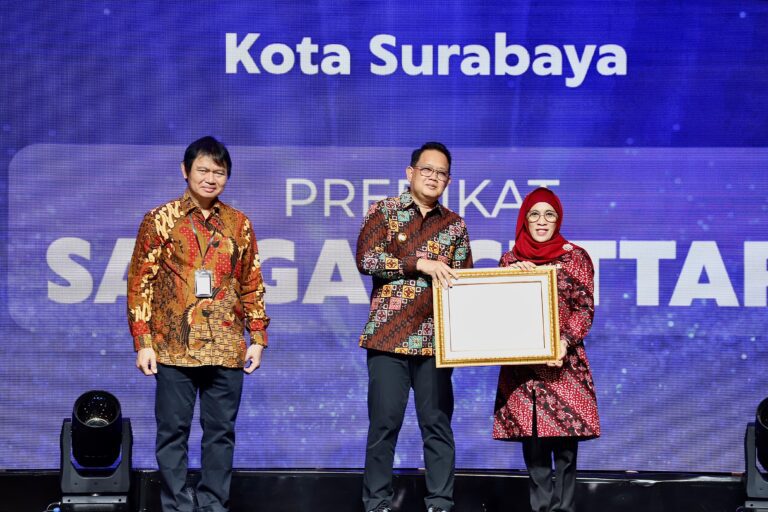 Pemkot Surabaya Raih Penghargaan Pelayanan Publik Predikat Sangat Cettar Dari Provinsi Jawa Timur