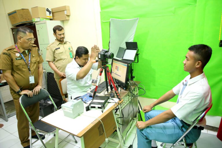 Pemkot Surabaya Gencarkan Upaya Jemput Bola Perekaman KTP-el Ke Sekolah-Sekolah