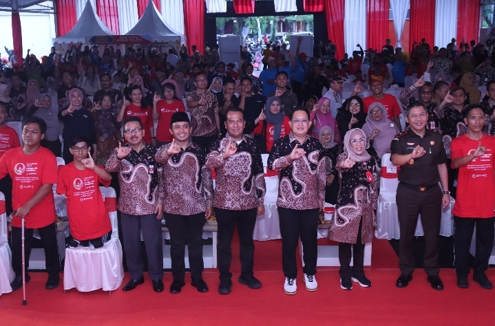 Hari Disabilitas Internasion Dinsos Jatim Gelar Carnaval Harmoni Bersama 700 Orang Penyandang Disabilitasa