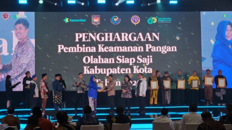Surabaya Raih Dua Penghargaan Bergengsi dari Kemenkes RI, STBM Kategori Madya Terbaik 1 dan Keamanan Pangan Olahan Siap Saji 2024