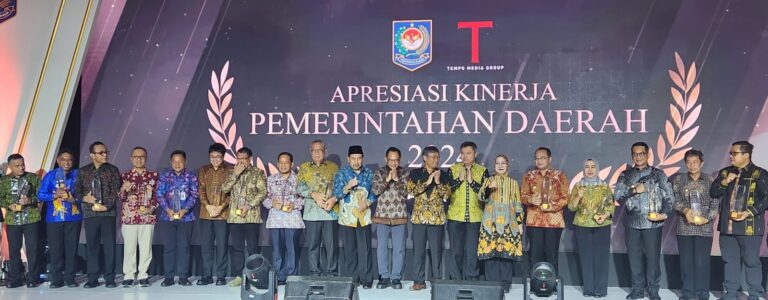 Surabaya Raih Juara Terbaik 1 Pelayanan Publik Fiskal Tertinggi dari Kemendagri RI
