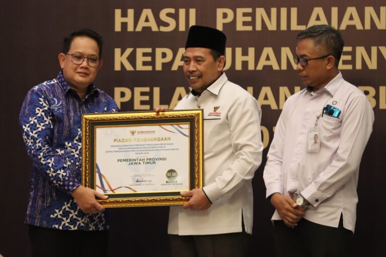 Predikat Tertinggi Kepatuhan Pelayanan Publik Capai 92,08 , Pemprov Jatim Raih Penghargaan dari Ombusman RI
