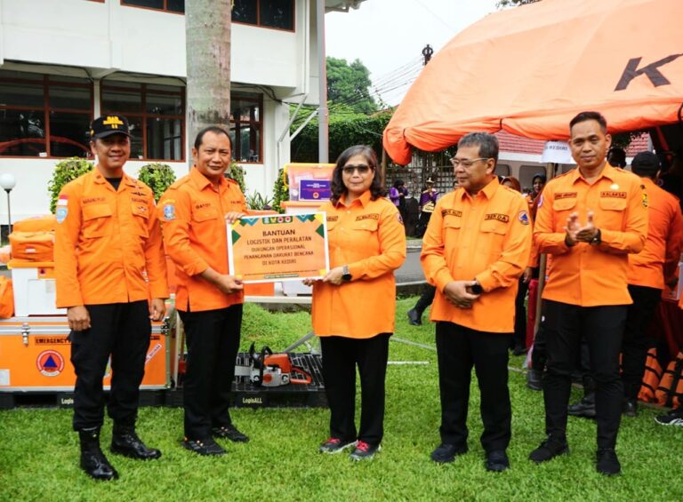 BPBD Jatim Serahkan Bantuan Logistik dan Peralatan ke Kota Kediri