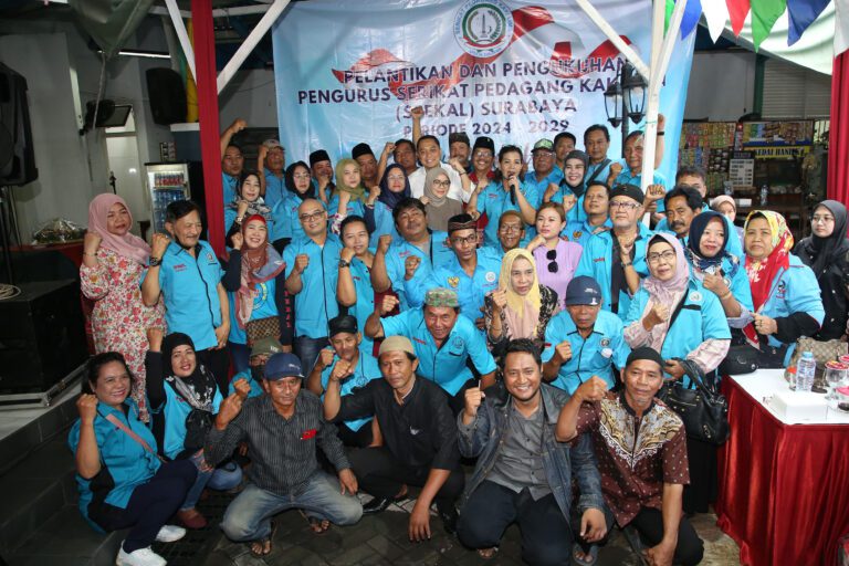 Wali Kota Eri Lantik Pengurus SPEKEL Surabaya 2024-2029, Sinergi Tata Pedagang Kaki Lima